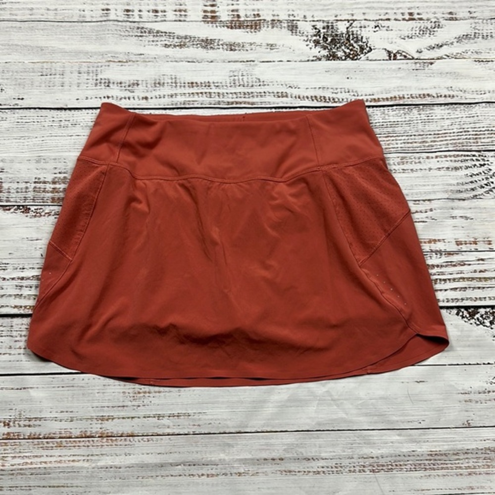 Athleta run with it 14” skort size medium